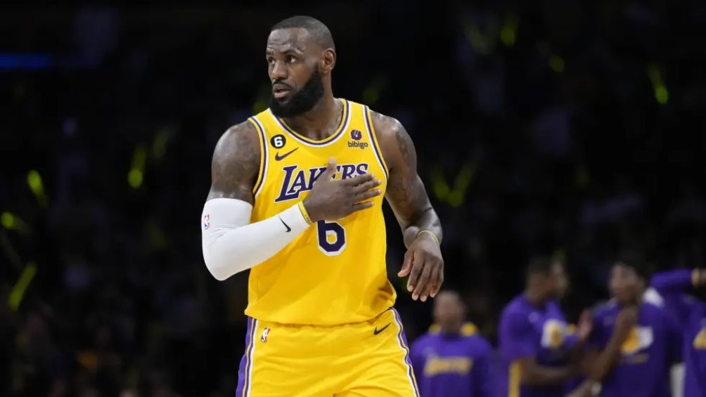 LeBron James jugando con Los Angeles Lakers 