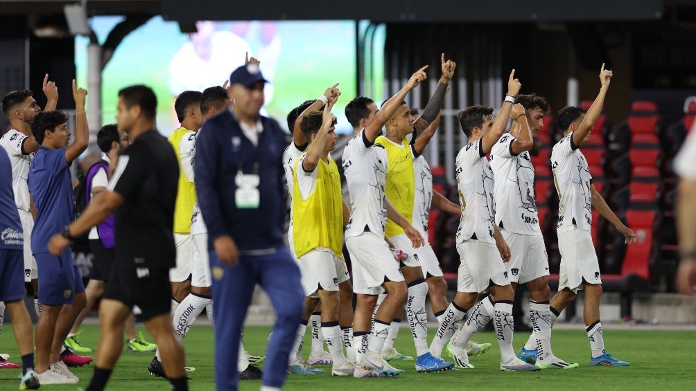 Pumas celebrando su pase a Dieciseisavos de Final