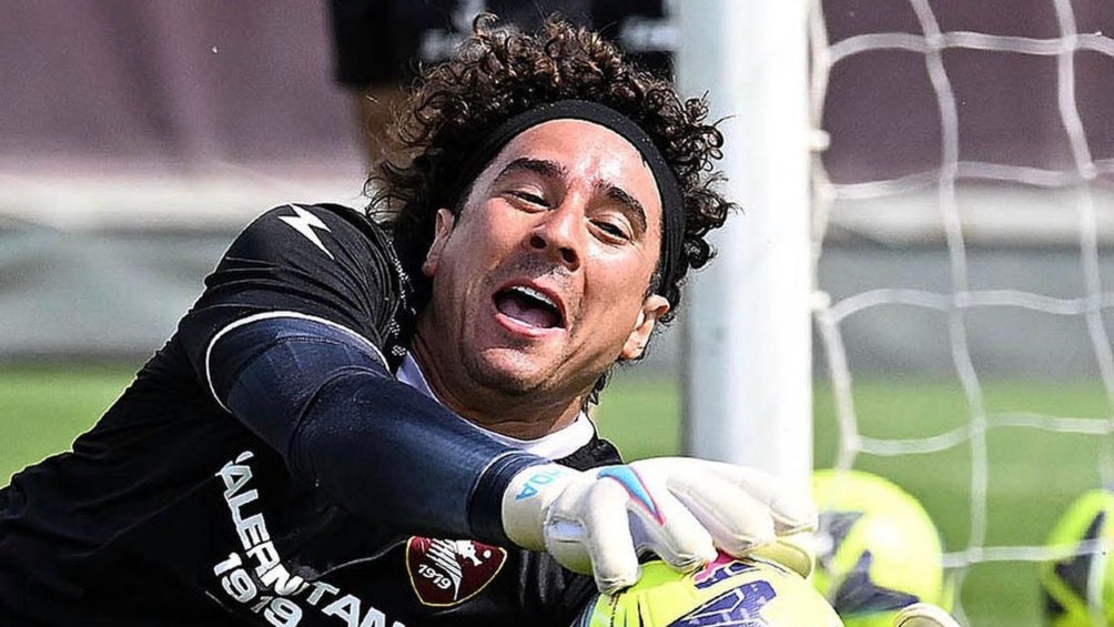 Ochoa en entrenamiento con el Salernitana