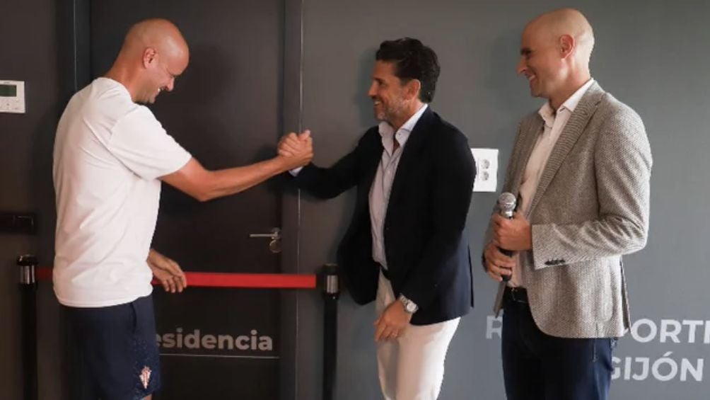 Alejandro Irraragorri en la inauguración de la residencia Mareo