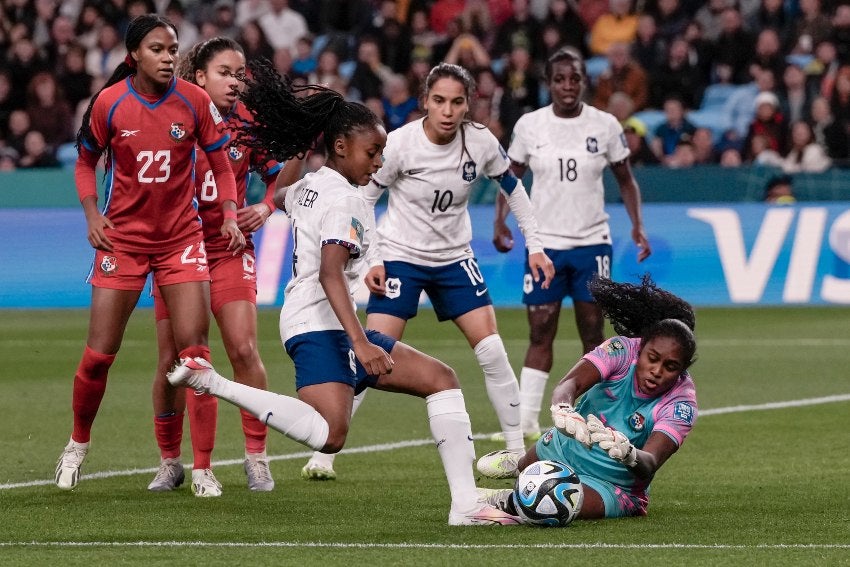 La jugadora de Francia apunto de tirar