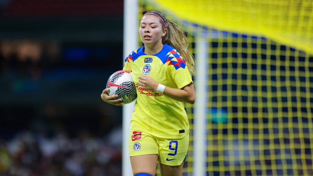 Katty Martínez celebra un gol con América