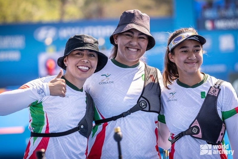 Valencia celebrando la medalla de oro con México 