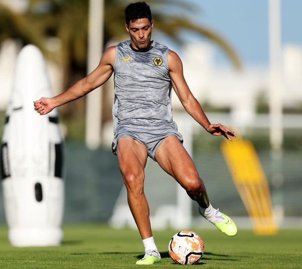 Raúl entrenando con los Wolves