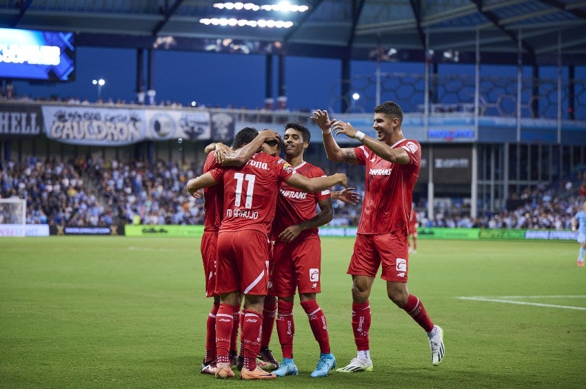 Toluca en celebración de gol en Leagues Cup