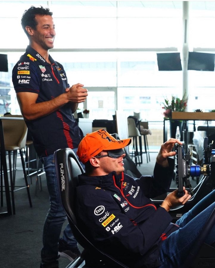 Ricciardo con Max Verstappen