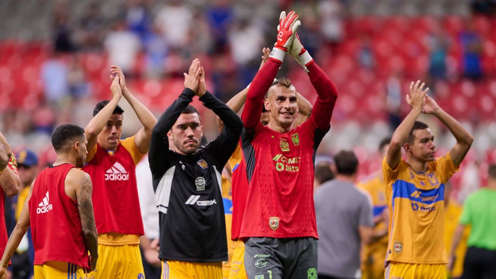 Nahuel y el equipo festejan el pase con su afición