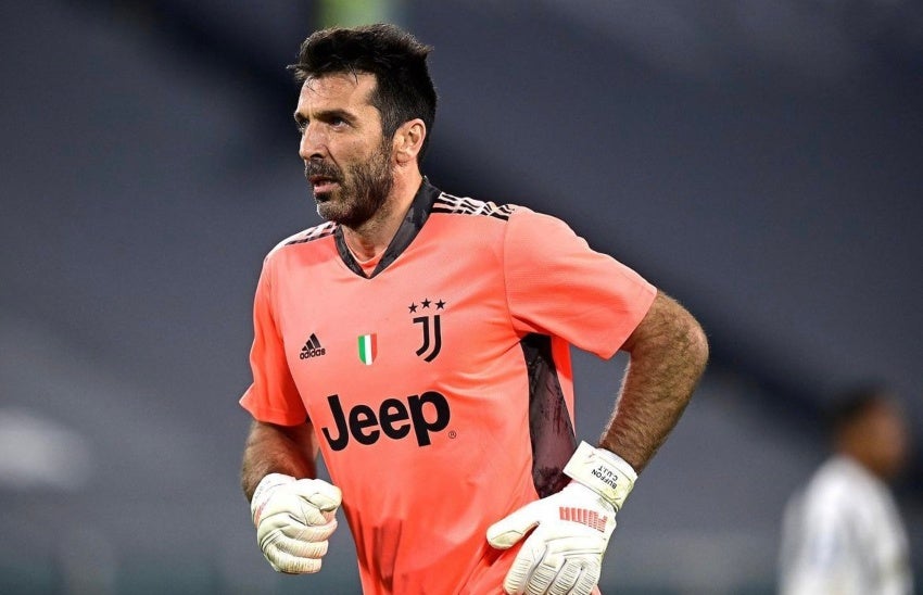 Gianluigi en partido con la Juventus 