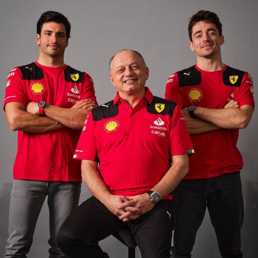 Leclerc, Sainz y Vasseur, equipo de Ferrari