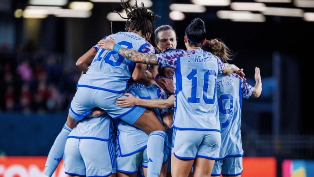 Las jugadoras españolas celebran el pase a Cuartos de Final