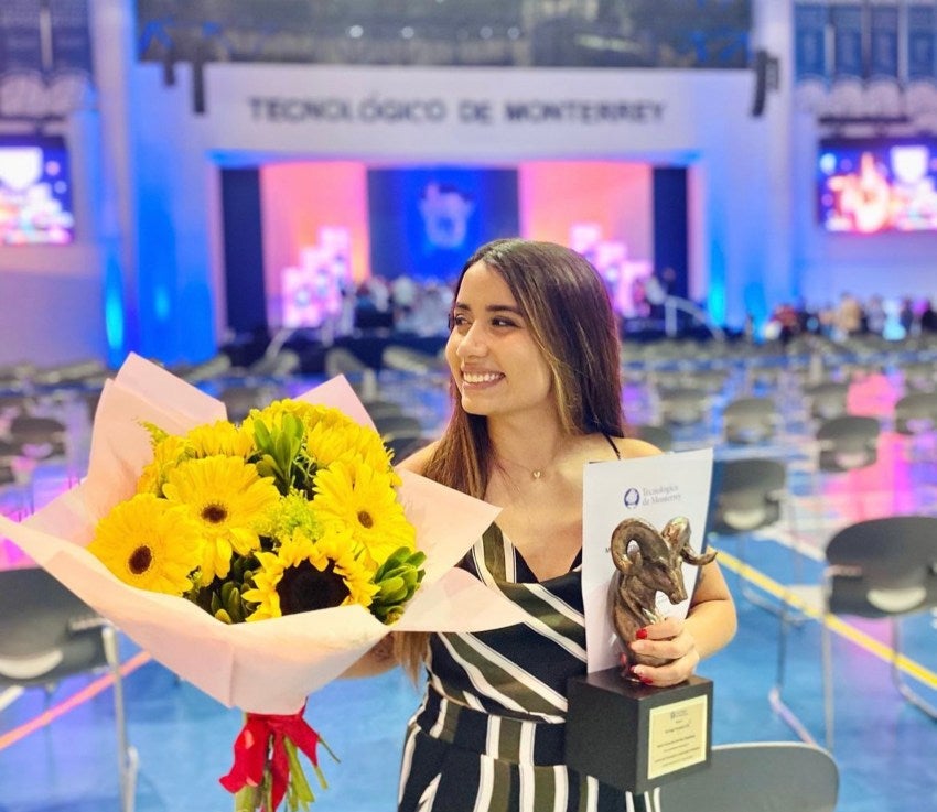 Fernanda en celebración por su graduación 