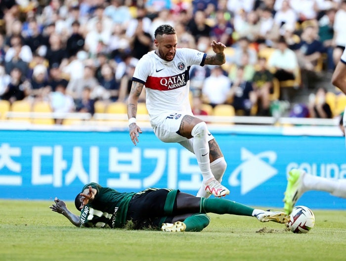 Neymar durante un partido de pretemporada con el PSG