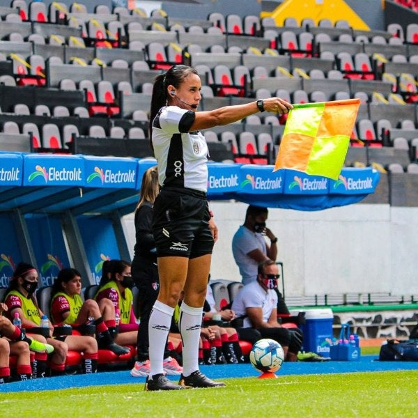 Sandra Ramírez como abanderada de la Liga MX 