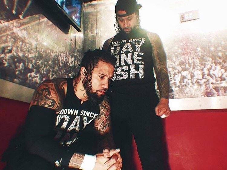 Jey junto con su hermano Jimmy Uso 