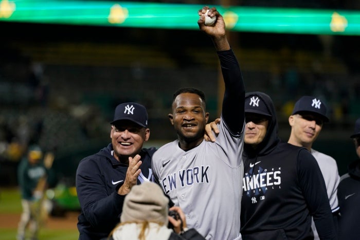 Domingo Germán celebra tras conseguir un juego perfecto