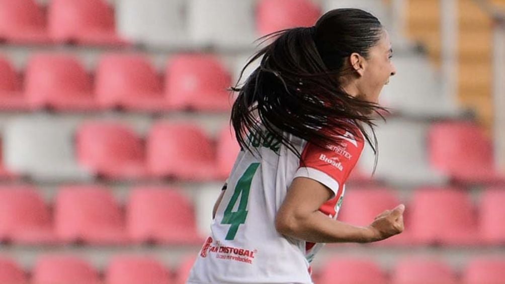 La capitana de Necaxa celebra un gol