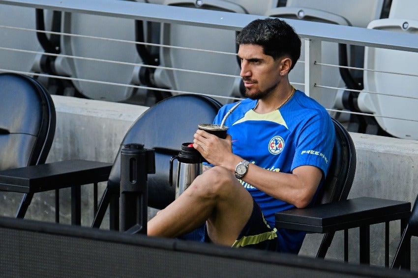 Diego Valdés en un entrenamiento de América