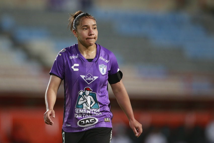 Charlyn Corral en un partido de Pachuca Femenil