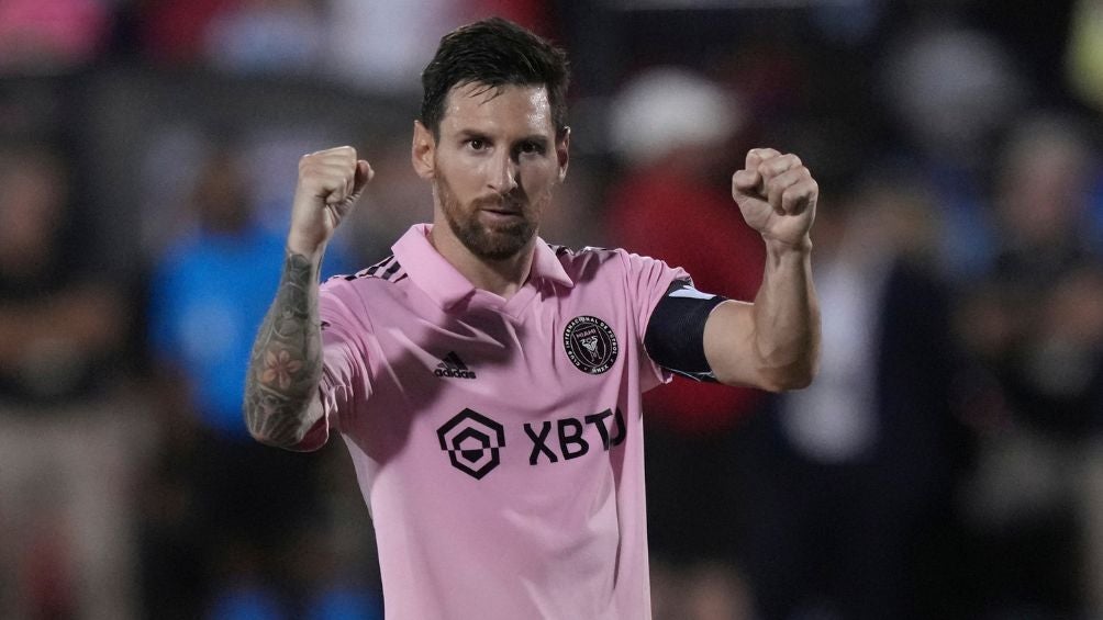 Messi celebra uno de los goles del partido