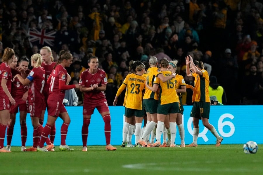 Australia venció 2-0 a Dinamarca