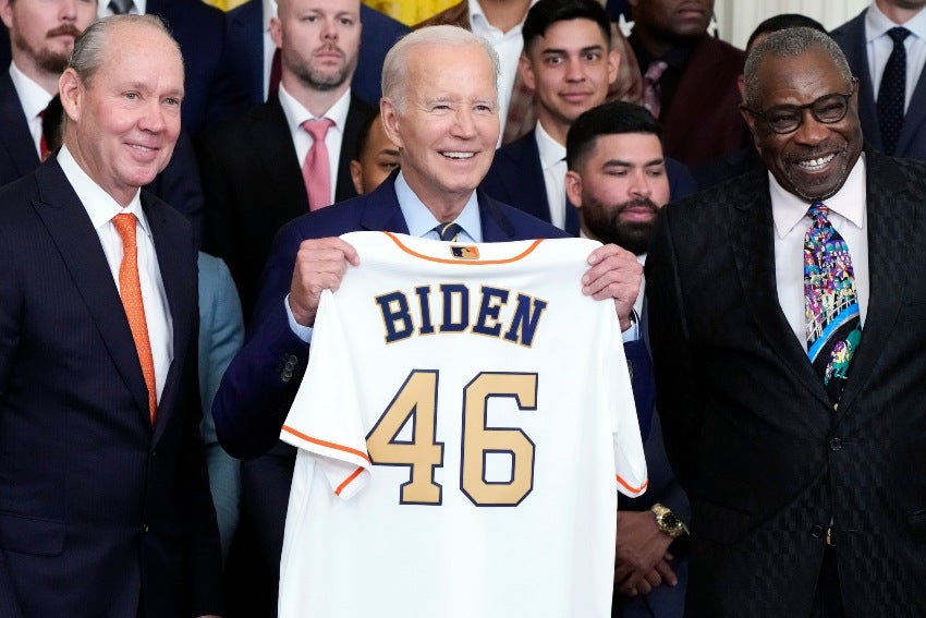 Biden con el dueño y coach de los Astros