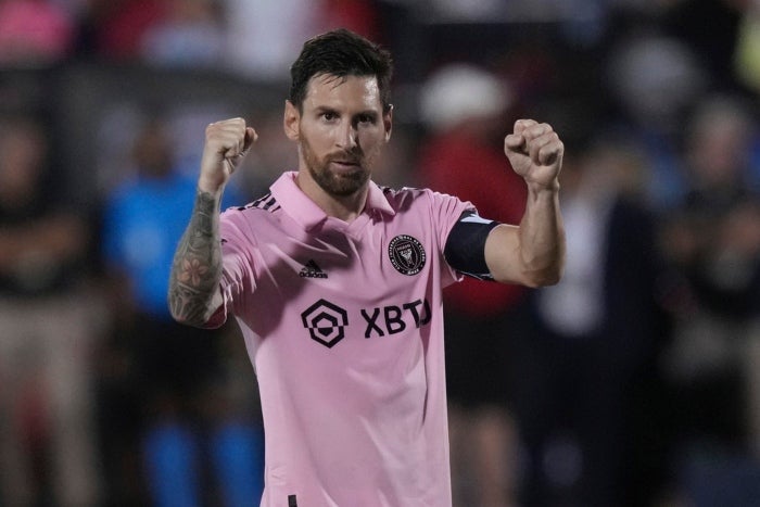 Lionel Messi celebra uno de sus goles ante FC Dallas