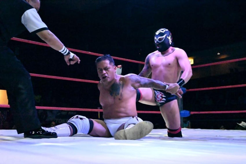 Luchadores sobre el ring