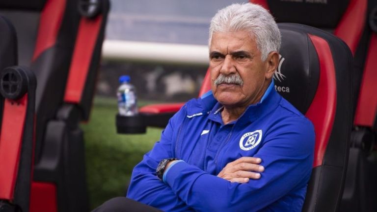 Cruz Azul cesó al Tuca