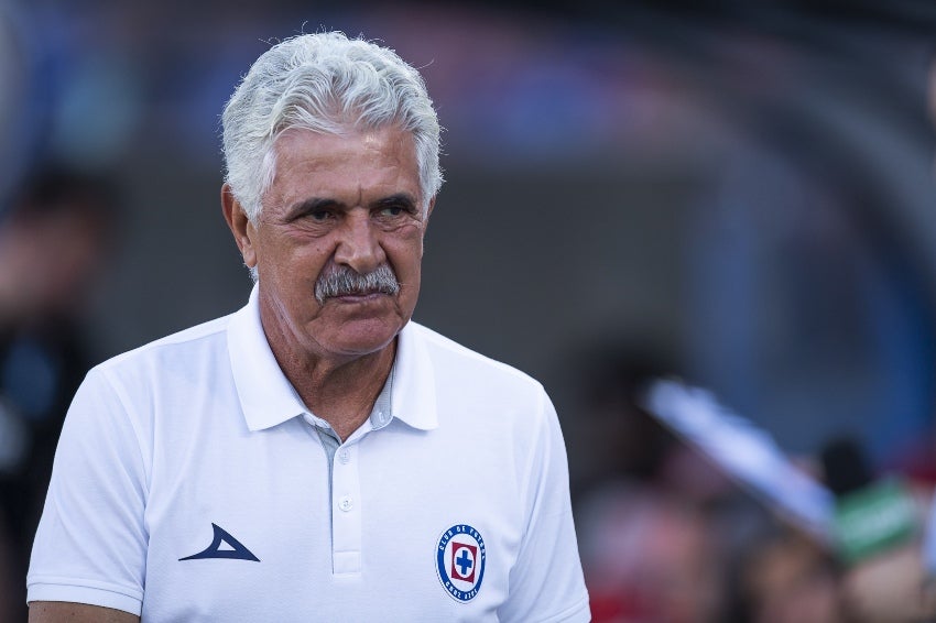 Ferretti dirigiendo a Cruz Azul