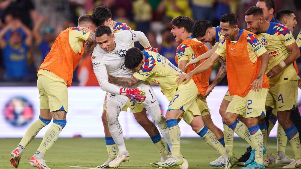 América celebrando su pase frustado a Cuartos de Final