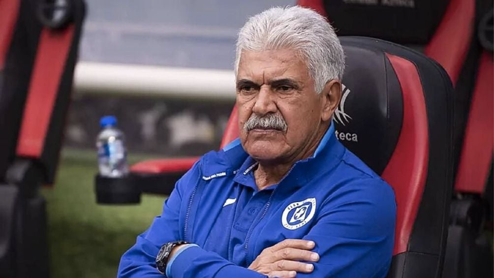 Tuca ya no seguirá al frente de Cruz Azul