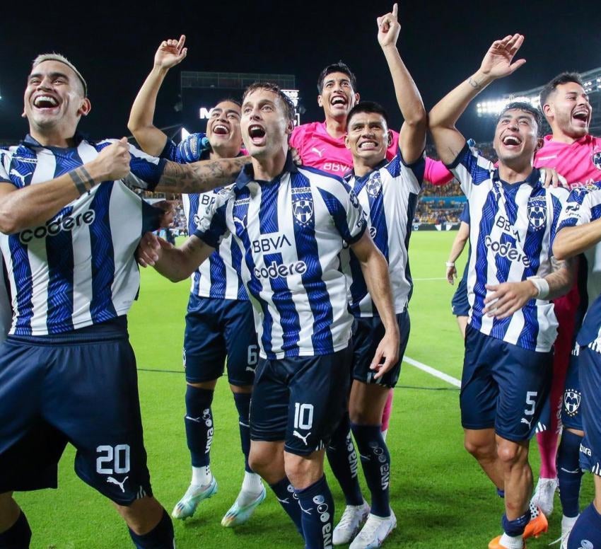 Festejo del equipo de los Rayados