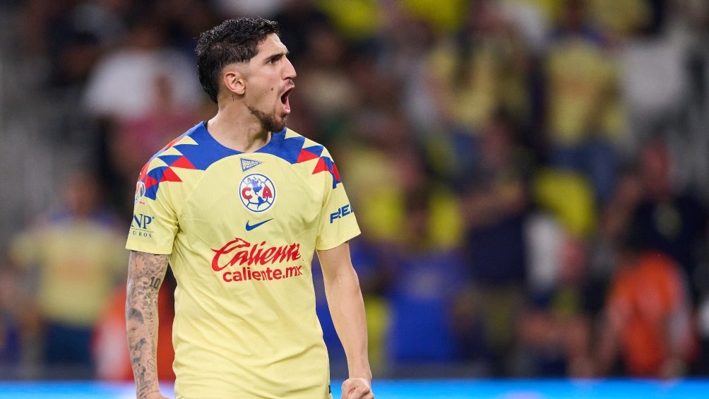 Diego Valdés celebrando su penalti