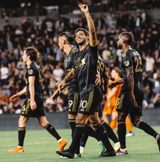 Vela festeja un gol con LAFC