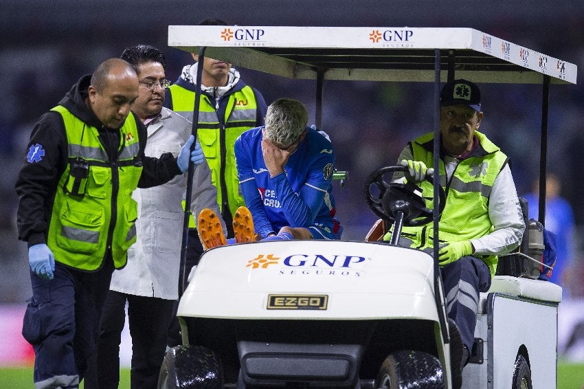 Carlos Vargas en su lesión con Cruz Azul