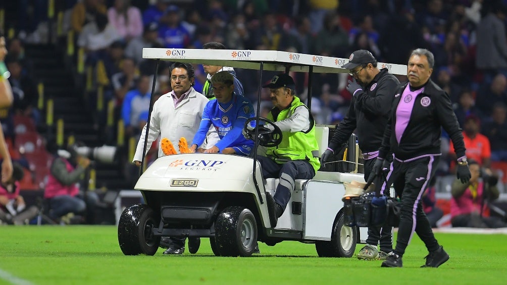 Carlos Vargas en su lesión con Cruz Azul