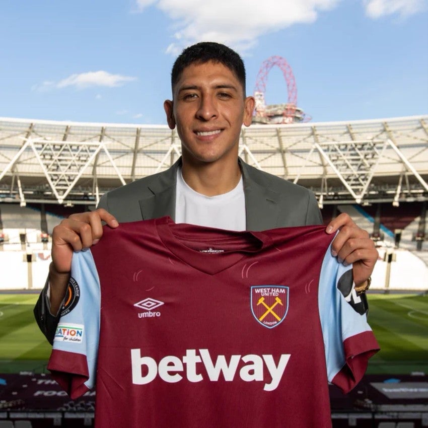 Edson Álvarez en su presentación con West Ham