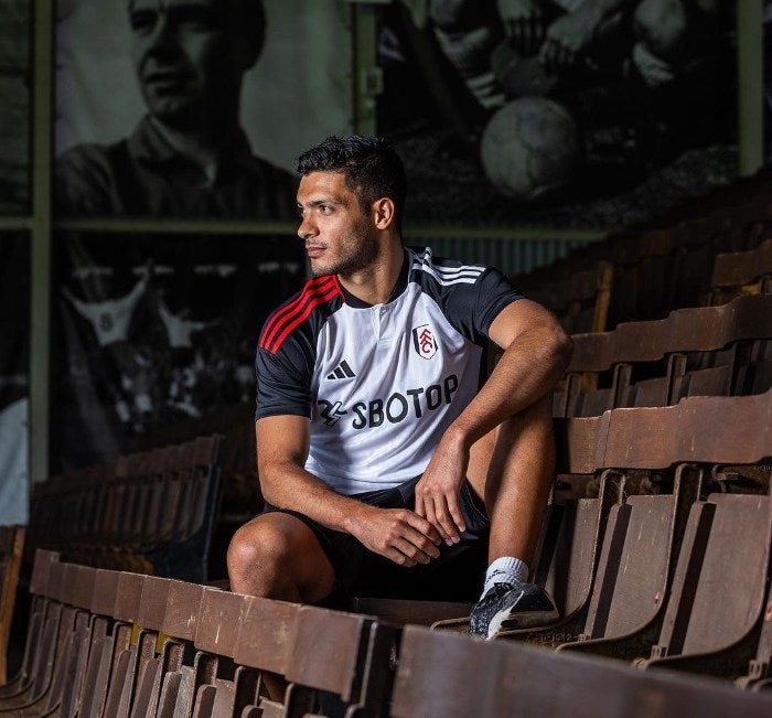 Jiménez con la playera del Fulham 