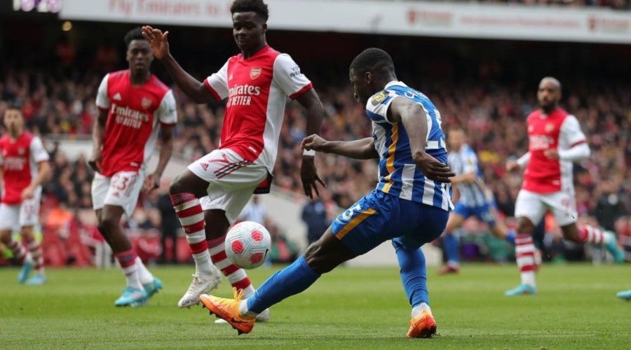 Moisés Caicedo contra el Arsenal