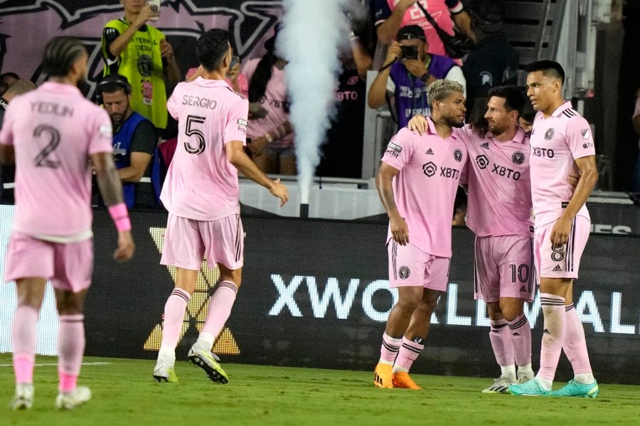 Jugadores de Inter Miami festejando un gol