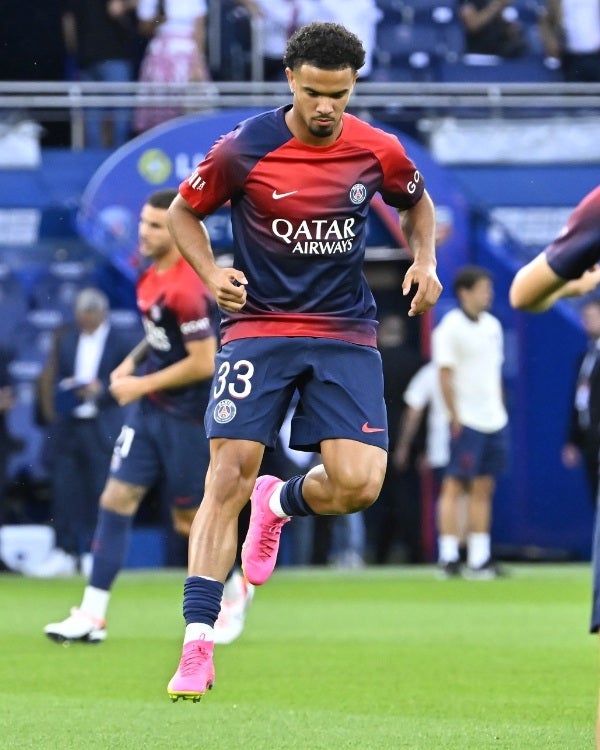 PSG calentando previo a su partido 