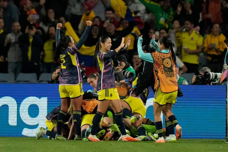 La Selección de Colombia festejando su gol