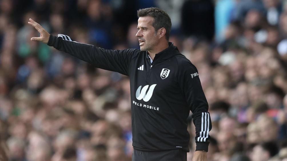 Marco Da Silva durante el encuentro del Fulham