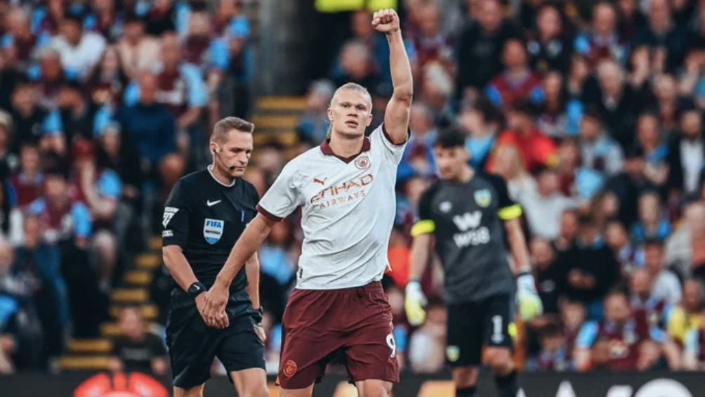 Erling Haaland celebra uno de sus goles ante Burnley