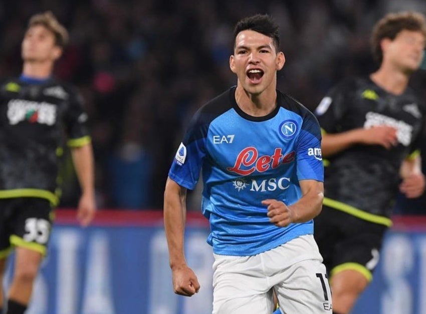 Chucky Lozano en celebración de gol con Napoli