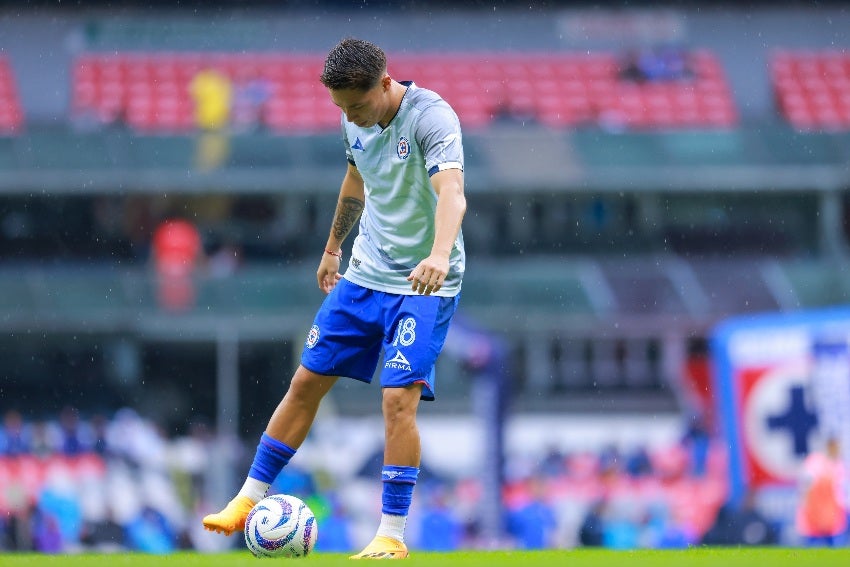 Rodrigo Huescas en un partido de Cruz Azul