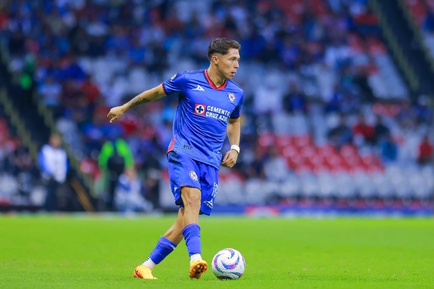 Rodrigo Huescas en un partido de Cruz Azul