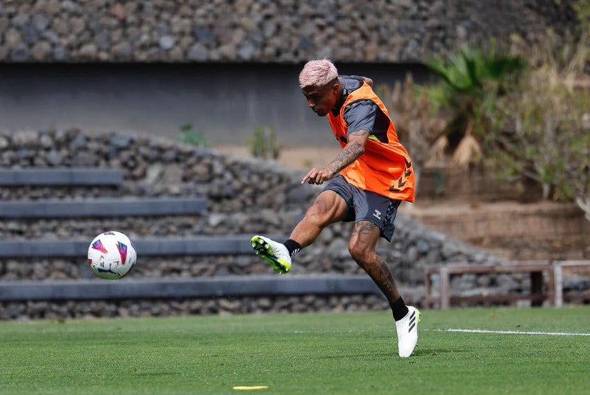 Julián Araujo en entrenamiento con Las Palmas