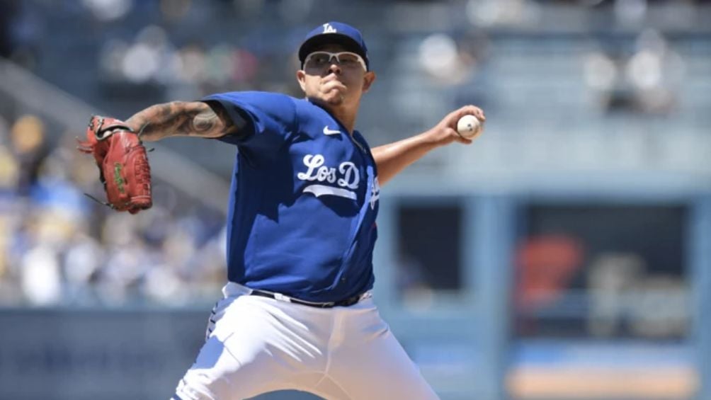 Urías durante el juego ante los Rockies