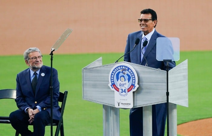 Los Dodgers retiraron el número 34 de Valenzuela